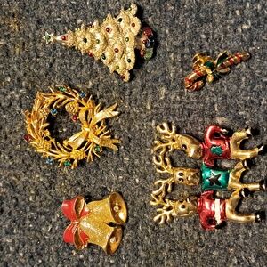 Lot of 5 Vintage  Christmas Pin/Brooches  Jewelry Holiday Pieces